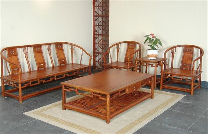 并采用先进生产工艺和专业化技术