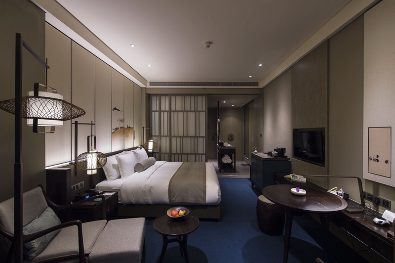 指一些没有被固定在墙体上可移动的家具