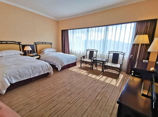 只是看着从前熟悉的老房子